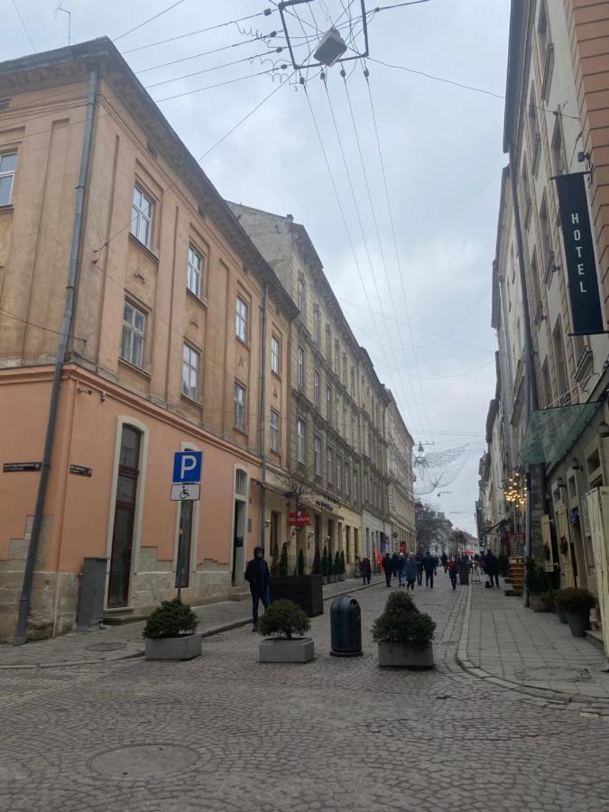 1 Minute To Rynok Square Leilighet Lviv Eksteriør bilde